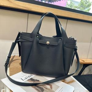 Sac fourre-tout en cuir pleine fleur vierge à texture grainée, double fermeture éclair, mains libres, pour le cyclisme et les trajets quotidiens en Allemagne et aux Pays-Bas, fournisseur OEM - Product Image 1