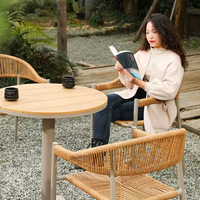 Ensemble table et chaises d'extérieur pour cour, résistant à l'eau et au soleil, idéal pour les cafés et salons de thé commerciaux, en rotin tressé