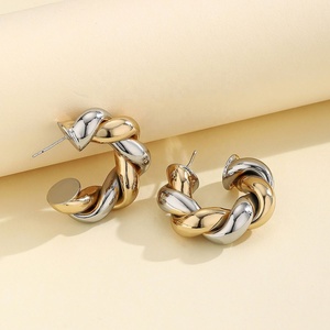 Pendientes de Aleación de Zinc Chapados en Oro de 18K, Estilo Europeo Americano, Modernos, Unisex, Geométricos, Adornados con Diamantes - Product Image 3