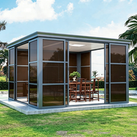 Ruang Santai Luar Ruangan Beratap Datar Aluminium dengan Kaca Berwarna Coklat Anti UV Tahan Angin dan Pintu Geser Tertutup untuk Taman atau Halaman
