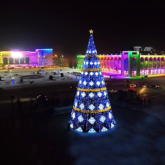Customized 8m 9m 15m Outdoor PVC Christmas Tree Commercial Lighted Big Artificial Christmas Tree