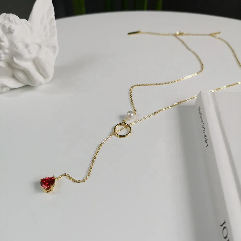 Ожерелье из серебра 925 пробы с подвеской из красного циркона и жемчугом