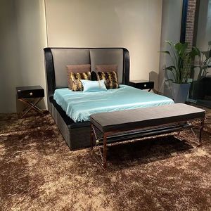 Lit de princesse de luxe VERSACEN avec cadre en bois massif et revêtement en cuir italien, broderie artistique, mobilier de chambre à coucher pour appartement - Product Image 3