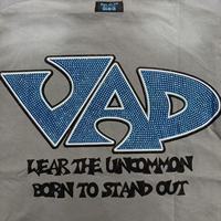 Kaos Pria Heavyweight Acid Wash Do Old Rhinestone Logo Lengan Pendek Desain Berlubang Gothic Streetwear VARE ALL DAY