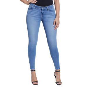 Las mujeres adorarán estos jeans de mezclilla con acentos bordados y una ligera decoloración para un aspecto de inspiración vintage - Product Image 1