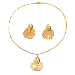 Vente chaude 2025 nouveau gros de haute qualité Shell Design or Design collier et boucles d'oreilles Combo pour les événements de mariage - Product Image 1