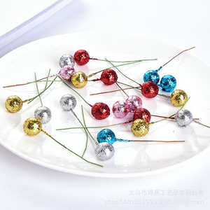 <span class=keywords><strong>Couronne</strong></span> <span class=keywords><strong>de</strong></span> Noël essentielle <span class=keywords><strong>en</strong></span> mousse rouge scintillante avec baies <span class=keywords><strong>de</strong></span> houx <span class=keywords><strong>en</strong></span> gros pour la décoration <span class=keywords><strong>de</strong></span> Noël DIY - Product Image 3
