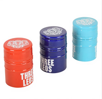 Capsules en aluminium et en métal personnalisables avec logo, matériaux, couleurs et styles variés au choix, adaptées aux bouteilles de vin