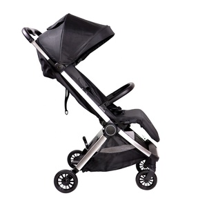 Il passeggino compatto in alluminio piega automaticamente - Product Image 2