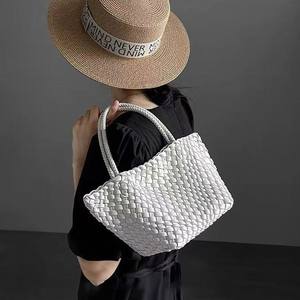 Sac seau en PU pour femme, élégant et haut de gamme, avec motif polyvalent en forme de dés, petit sac seau exquis, nouveau style tendance - Product Image 1