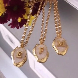 Nuovi gioielli impermeabili alla moda Custom ciondoli in oro ciondolo con parola mista grande iniziale di 26 lettere alfabeto collana pendenti - Product Image 3