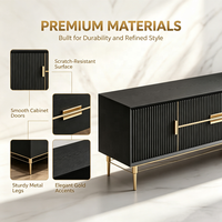 Meuble TV cannelé noir et or en gros, meuble multimédia avec rangement fermé, pieds en métal, style minimaliste, pour salon, en bois
