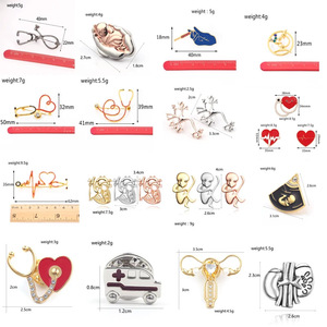 Série médica liga broche estetoscópio médico eletrocardiograma médico enfermeira órgão humano liga acessórios broche pin - Product Image 6