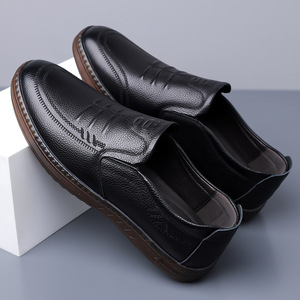 รองเท้าโลฟเฟอร์แบบสวมสำหรับผู้ชาย หนังวัวแท้คุณภาพสูง ส้นเตี้ย พื้นยาง นุ่มสบาย ผลิตที่เวินโจว เหมาะสำหรับใส่พักผ่อน - Product Image 3