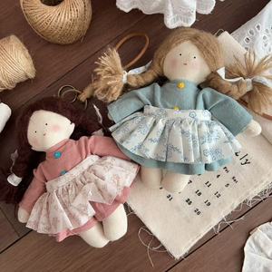Portachiavi con Bambola Realistica in Tessuto Fatta a Mano, Mini Bambola <span class=keywords><strong>di</strong></span> Peluche in Cotone Morbido con <span class=keywords><strong>Vestito</strong></span> in Pizzo per Ciondolo da Borsa - Product Image 6