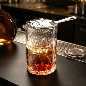 Vaso Mezclador de Cócteles Profesional de Cristal con Corte de Diamante de 730 ml, de Paredes Gruesas, Sin Plomo, Base Pesada, Jarra para Agitar, para Bartender - Product Image 2