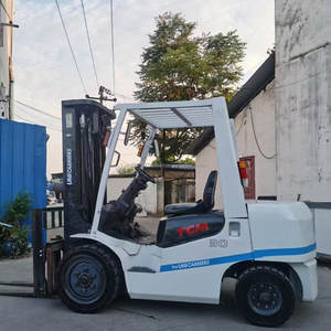 Chariot élévateur triple TCM de 3 tonnes d'occasion avec moteur diesel pour bâtiment électrique, hauteur de levage de 4.5m, 3 mâts dans la cour de Hefei - Product Image 2