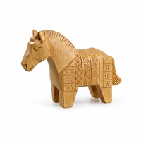 Figurine de cheval en résine aspect bois traditionnel avec motif géométrique textuel porte-bonheur pour décoration de table, étagère, maison, cadeau, vente en gros