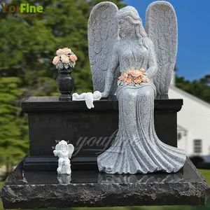 Mão esculpido sentado pedra de cabeça de anjo monumento