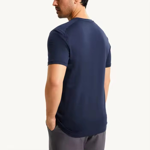 T-shirt de sport ajusté personnalisé pour homme, sensation seconde peau, extensible dans quatre directions, anti-transpiration - Product Image 3