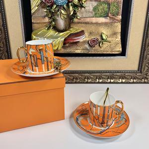 Vente en gros de tasses et d'assiettes en porcelaine fine de luxe européenne à motif de cheval orange et blanc - Product Image 4