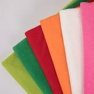 Özelleştirilmiş renk % 100 Polyester çift taraflı fırça bir tarafı Anti boncuklanma örgü 180 Gsm kuzu yün geri dönüşümlü Polar kumaş Polar