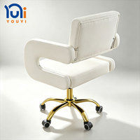 Chaise pivotante pour technicien de salon de beauté, en cuir capitonné blanc, accoudoirs creux, base dorée, chaise de travail roulante pour utilisation en spa