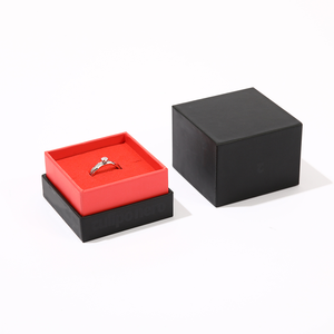 Boîtes cadeaux rigides écologiques pour bijoux avec logo en feuille <span class=keywords><strong>d</strong></span>'<span class=keywords><strong>or</strong></span>, finition noire mate, construction en carton gris avec éponge rouge passionnée - Product Image 4