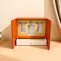 Boîte cadeau luxe sur mesure en papier rigide orange, double porte avec fermeture magnétique et tiroir, pour coffret de cosmétiques et de parfums.