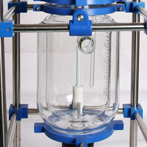 Réacteur en verre chemisé de 5L idéal pour un contrôle précis de la température dans la synthèse chimique et la distillation avec un mélange uniforme - Product Image 3