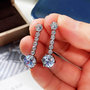 Orecchini Pendenti Eleganti con Zirconi e Catena a Nappina, Stile Vintage per Spose - Product Image 6