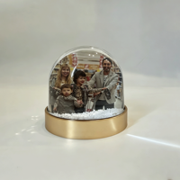 Cadre photo globe à neige personnalisé avec base métallique, globe à eau en plastique pour la Saint-Valentin, cœur flottant, décoration scintillante, souvenir, cadeau