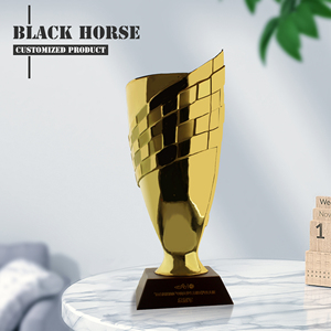 Trofeo in Metallo Dorato di Alta Qualità, Premio per il Primo Posto, Regalo Ricordo - Product Image 1