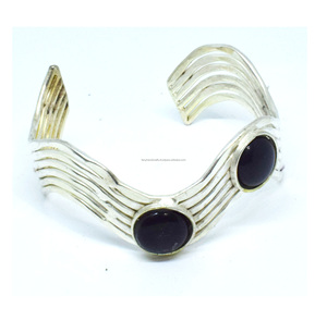 Bracelet torsadé en laiton avec breloque couronne en acier inoxydable pour femme / Bracelet manchette en laiton / Kada en laiton pour la prochaine fête Holi - Product Image 5