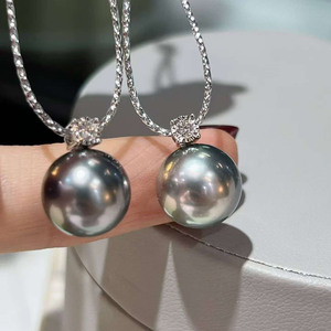 Colgante Clásico de Perla Tahitiana Lady Diana, Perla Negra de Agua Salada con Brillo Espejo de 10-11 mm, Plata 925, Joyería Delicada para Mujer de Uso Diario - Product Image 2