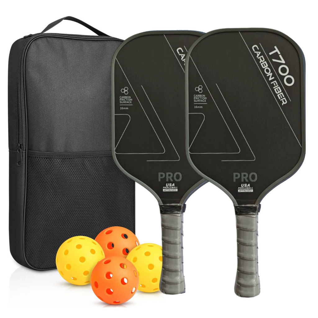 ชุดสีเทา: ไม้แร็กเก็ต 2 อัน, ลูกบอล 4 ลูก และกระเป๋า 1 ใบ