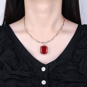 Collier pendentif géométrique en cuivre écologique de haute qualité avec zircone cubique rouge taillée en rectangle 20*23mm et pierres précieuses colorées - Product Image 5