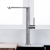 Robinet de cuisine moderne à poignée unique en acier inoxydable 304 Mélangeur d'évier chaud et froid rotatif à 360 ° Noyau de valve en céramique pour hôtels
