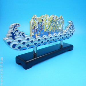 เครื่องประดับโลหะพร้อมฐานไม้ ดีไซน์ 3 มิติ งานฝีมือโลหะผสมสังกะสี ของตกแต่งบ้าน ของขวัญ รูปทรงไม่สม่ำเสมอ สีทองและนิกเกิลสองสี - Product Image 1