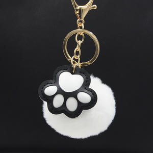 Venta al por mayor Rainbow Pom Cat Paw Print Fluffy Furball Llaveros Felpa Faux Fur Ball Cat Huellas Llavero - Product Image 2