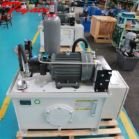 Unité de pompage auxiliaire pour centre d'usinage avec accumulateur pour un fonctionnement fluide du cycle de machine, alimentation hydraulique