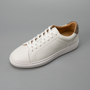 Zapatillas de Cuero Retro Hechas a Mano para Hombre, Zapatos Casuales Bajos para Caminar con Suela Acolchada de Diseño Moderno - Product Image 3
