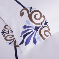Ensemble de literie en coton 100% personnalisé en gros, housse de couette et taies d'oreiller brodées en fleurs bleues, 4 pièces pour hôtel