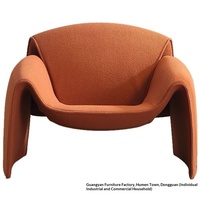 Fauteuil individuel mobile en métal rouge, style italien, luxe léger, design de créateur, tendance et créatif, pour salon et loisirs