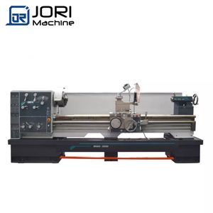 Torno manual de alta precisión CW6280 Torno de cabeza de engranaje Distancia de 2000mm entre centros para metal - Product Image 5