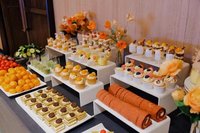 Ensemble de 4 supports à dessert en acrylique durables et écologiques, plateau à pâtisserie blanc, plateau à gâteau, plateau pour banquet, plateau pour pause thé, plateau de service pour buffet froid