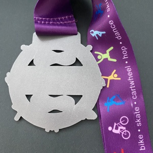 <span class=keywords><strong>Medalla</strong></span> Deportiva de 5k para Niños y Niñas de los Clubes de West Alabama, para Ciclismo, Patinaje, Carreras en Patineta y Carrera Virtual - Product Image 2