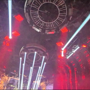 JUCHEN Night Club Bar Concert Équipement <span class=keywords><strong>de</strong></span> scène Scène musicale Éclairage à 360 degrés Éclairage <span class=keywords><strong>de</strong></span> scène en aluminium Éclairage rotatif en treillis circulaire - Product Image 5