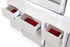 Modern Luxury <b>Convertible</b> Queen 4PC Bedroom Set with Wood Construction and Diamond-Shaped Side Accents - Product Image 3