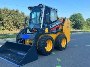 Cargadora compacta LiuGong 355C para renovación urbana, demolición y construcción de tuberías municipales en espacios reducidos - Product Image 2